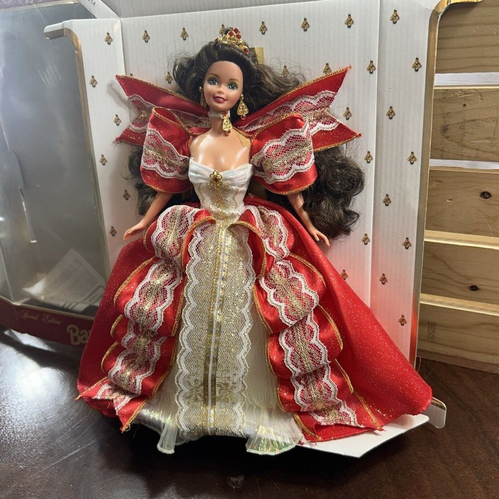 1997 Mattel Happy Holidays Barbie Special Edition 10th Anniversary Box is a mess